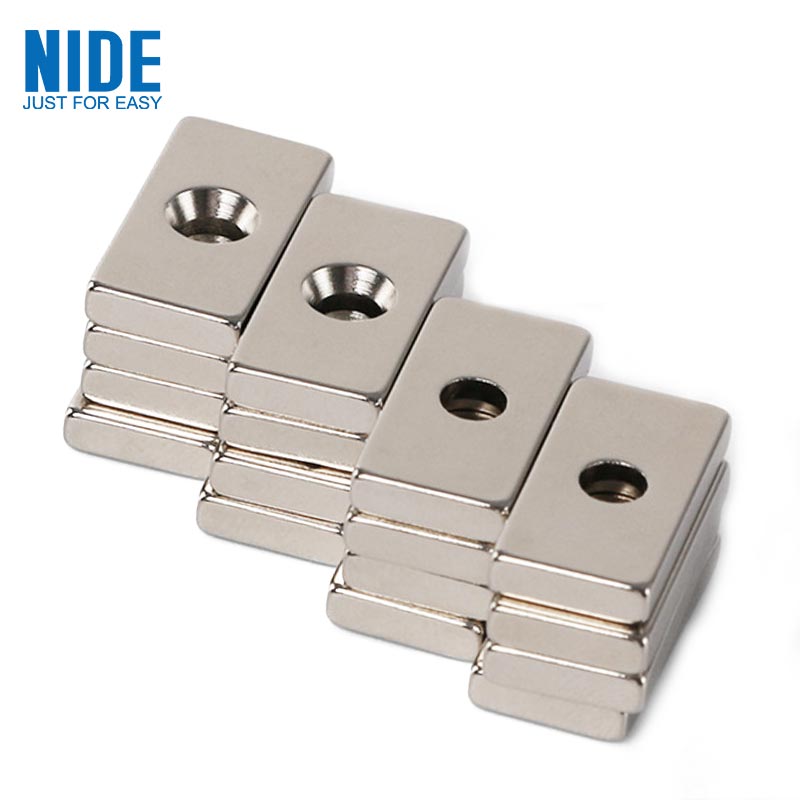 Square Kuwat Neodymium Magnet Sintered NdFeB Magnet Kanthi bolongan